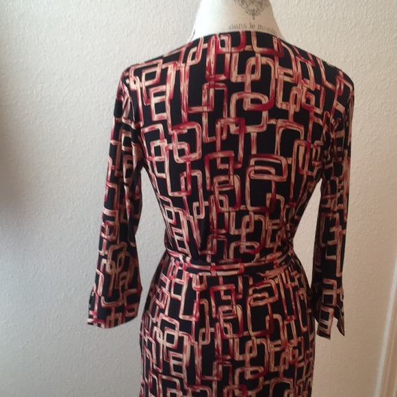 Beautiful wrap dress . Great condition never worn. - Picture 4 of 8